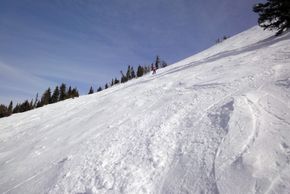 Ein Funpark fehlt im Skigebiet. Dafür finden sich überall schöne Off-Piste Hänge wie hier zwischen den Liften Dreamcatcher und Blackfoot.