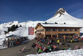 Die große Sonnenterrasse an der Uga Alp