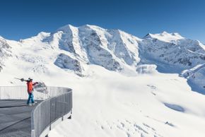 Genieße die tolle Aussicht an der Bergstation der Seilbahn.