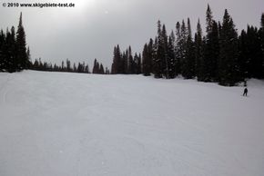 Mit etwas Vorsicht und Geduld können Anfänger auch die mittelschweren Pisten am Hermosa Park Express Lift gefahrlos ausprobieren.