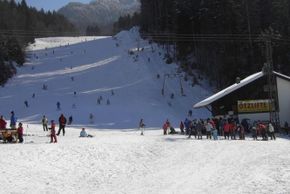 Talstation Lift 1; Lift 1 Länge 800m, hohe Förderleistung 2700 Personen/Stunde.Mit Imbissstüberl