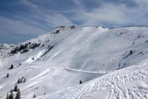 Auch abseits der Pisten können Skifahrer ihre Spuren in den Schnee ziehen - wie hier am Steinbergkogel