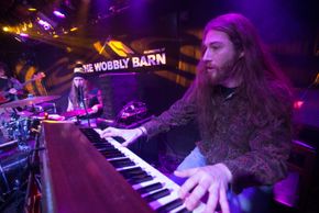 Wobbly Barn hat des Öfteren angesagte Bands zu Gast.