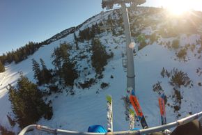 Sechs Sessellifte sowie zwei Schlepplifte bringen Wintersportler auf den Berg.