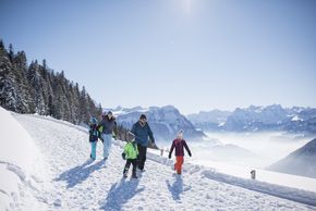 Winterwanderweg um den Engelstock mit Blick zum Talkessel Schwyz