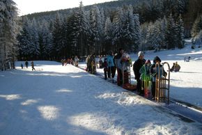 Der Zauberteppich am Böckchen befördert alle Skianfänger und Rodler