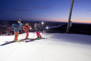 Das Skigebiet Hammerbybacken liegt direkt in Stockholm.