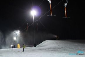 Dank der Flutlichtanlage kann Mittwoch und Samstag bis 21 Uhr Ski gefahren werden
