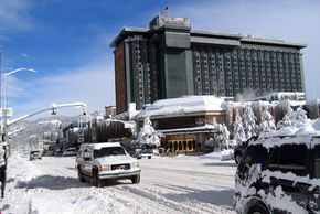 Ein Teil von South Lake Tahoe liegt im Staat Nevada. Hier dominieren Casinos das Nachtleben.