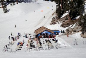 Snow Beach Bar an der Talstation des Powderbowl Express Lifts!