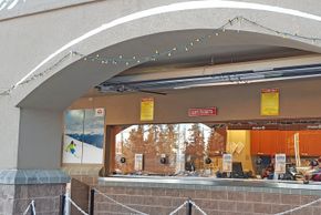 Ticketschalter am Eingangsbereich