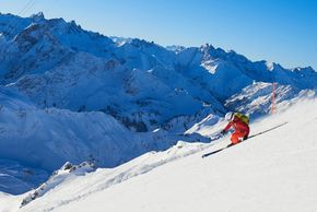 Mit der Nebelhornbahn geht es hinauf zum höchsten Gipfel der Zwei-Länder-Skiregion.