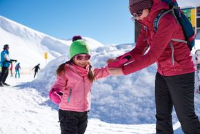 Mit Mama auf den Winterwanderweg