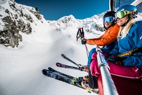 25 Lifte und Seilbahnen befördern die Wintersportler.