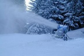 Schneesicherheit ist durch moderne Beschneiungsanlagen garantiert.