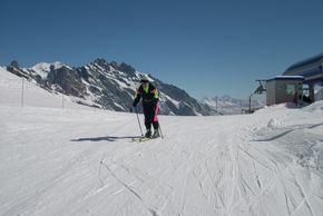 Bergstation der Sesselbahn B unterhalb des 2427m hohen Six Armaille