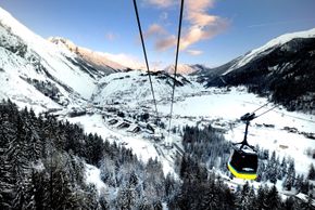Von La Thuile geht es mit der Seilbahn Richtung Les Suches.