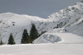 Die meisten Ziehwege sind steil, so dass auch Boarder ihr Sportgerät fast nie abschnallen müssen!