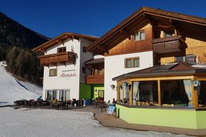 Die Moosalm am Hochstein ist für ihre Knödel bekannt.