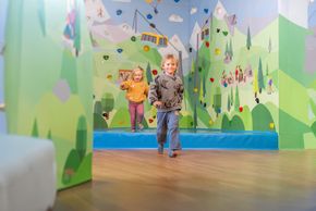 Austoben und Aufwärmen können sich Kinder in der AlbertAdler SpieleWelt.