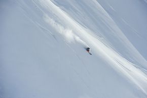 Genieße die unberührte Winterlandschaft beim Freeride.