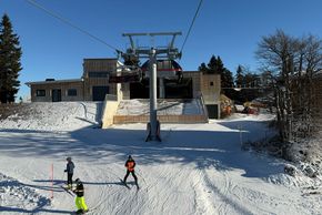 Skivergnügen von Weihnachten bis März erwartet Wintersportler in Mitterdorf.