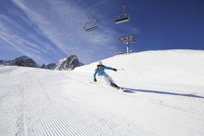 Das Skigebiet Muttereralmpark in Tirol bietet 16 präparierte Pistenkilometer sowie 5 moderne Liftanlagen.