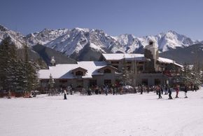 In Nakiska gibt es alles was zu einem gelungenen Skitag dazugehört.