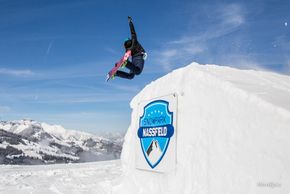 Freestyler treffen sich im spektakulären Snowpark Nassfeld im Bereich Gartnerkofel-Watschiger Alm.