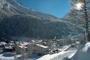 Blick auf den Ort Saas-Almagell im Saastal.