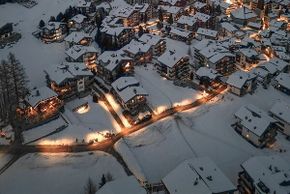 Saas-Fee Dorf bei Nacht