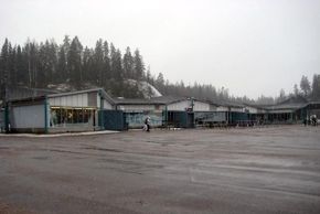 Bars und Cafe neben dem Ski-Shop!