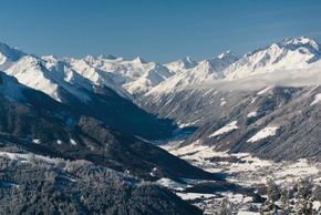 Das Stubaital in Tirol ist sowohl im Winter als auch im Sommer eine beliebte Reisedestination.