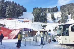 Der Skibus verkehrt jeden Samstag und Sonntag und bringt Wintersportler so stressfrei zum Skivergnügen