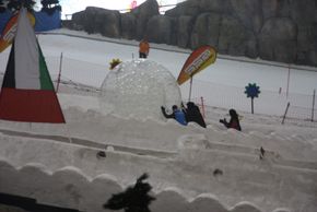 In großen Bubbles kannst du den Berg hinab rollen.