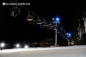 Abends ist die Sesselbahn in Betrieb