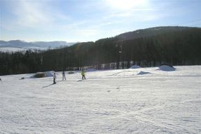Wintersportvergnügen in Hessen - der Schlepplift am Zuckerfeld macht's möglich!