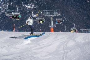 Freestyler lieben den Snowpark in Speikboden.