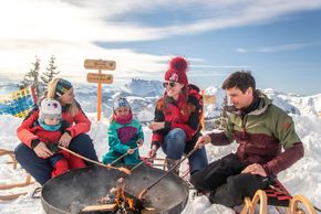 Kinderbetreuung für die Kleinsten im Winter auf der Steinplatte in Waidring.