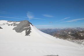 Von der Bergstation Livrio, an der sich auch ein Restaurant befindet, genießt man eine einmalige Aussicht