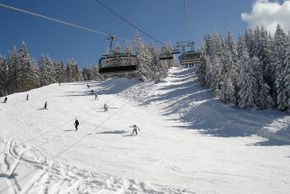13 Skilifte befördern dich zur Piste deiner Wahl.