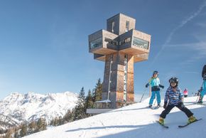 Das Wahrzeichen des Skigebiets auf der Buchensteinwand ist das beeindruckende Jakobskreuz.