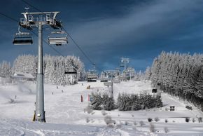 Die 6er Sesselbahn Ritzhagen besteht seit der Saison 2012/13 und bietet Wintersportlern noch mehr Komfort im Skigebiet Willingen im Saarland.