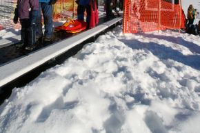 Förderband für Rodler und Skianfänger mit Rodelhang