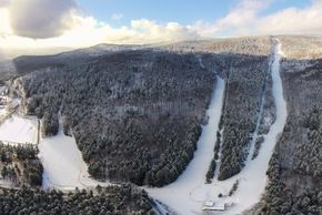 Luftbild des Skigebiets Voithenberg