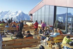 Terrasse am Panoramarestaurant der Gipfelhütte