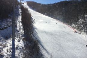 Etwas steiler sind die Pisten in der Red Zone im Skigebiet.