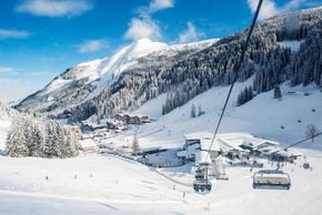 Weltcuparena Zauchensee - mit unterirdischer Gastromeile, Kassenräumen, Apres Ski und dem Seminarzentrum alpinseminar.at