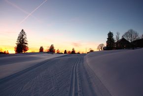 Langlaufloipe Oberberg mit Sonnenuntergang