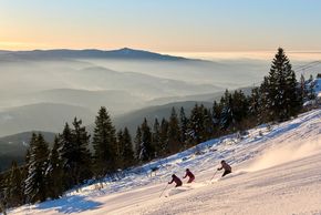 Die 114 Loipenkilometer von Bodenmais bieten weite Ausblicke über tiefverschneite Waldlandschaften.